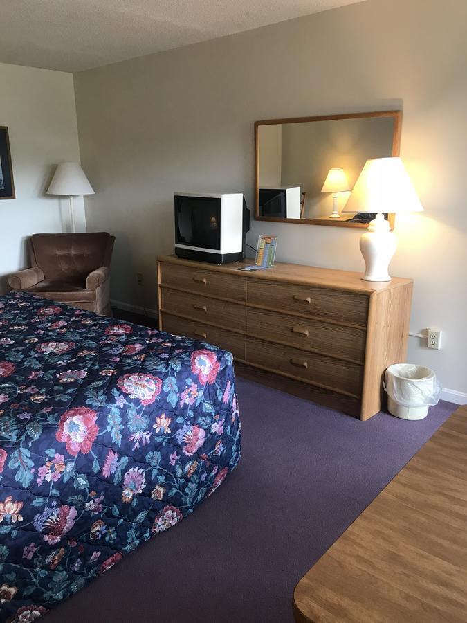 Four Seasons Motor Inn Twin Mountain Екстер'єр фото