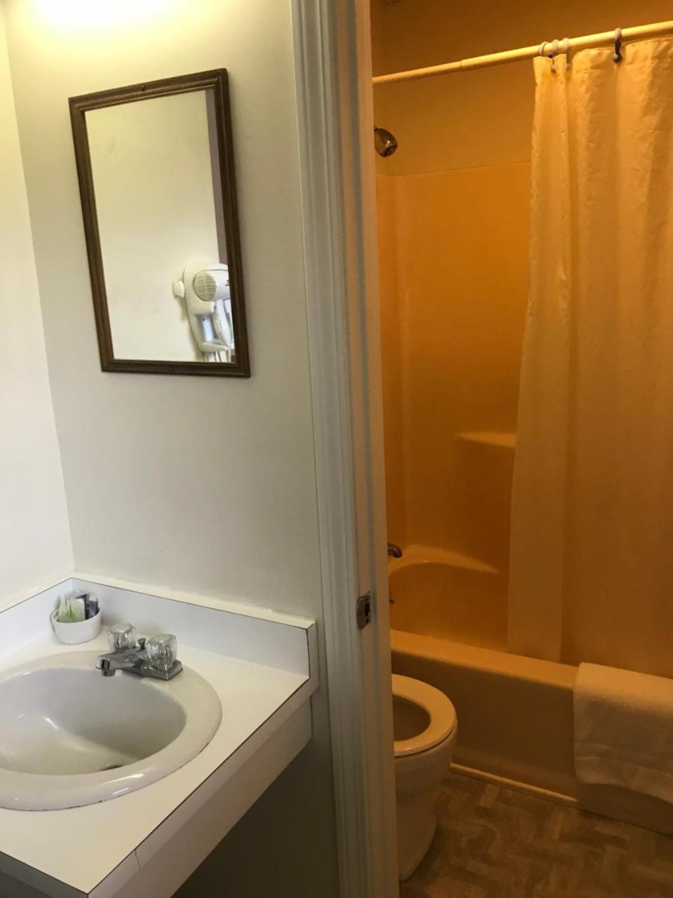 Four Seasons Motor Inn Twin Mountain Екстер'єр фото